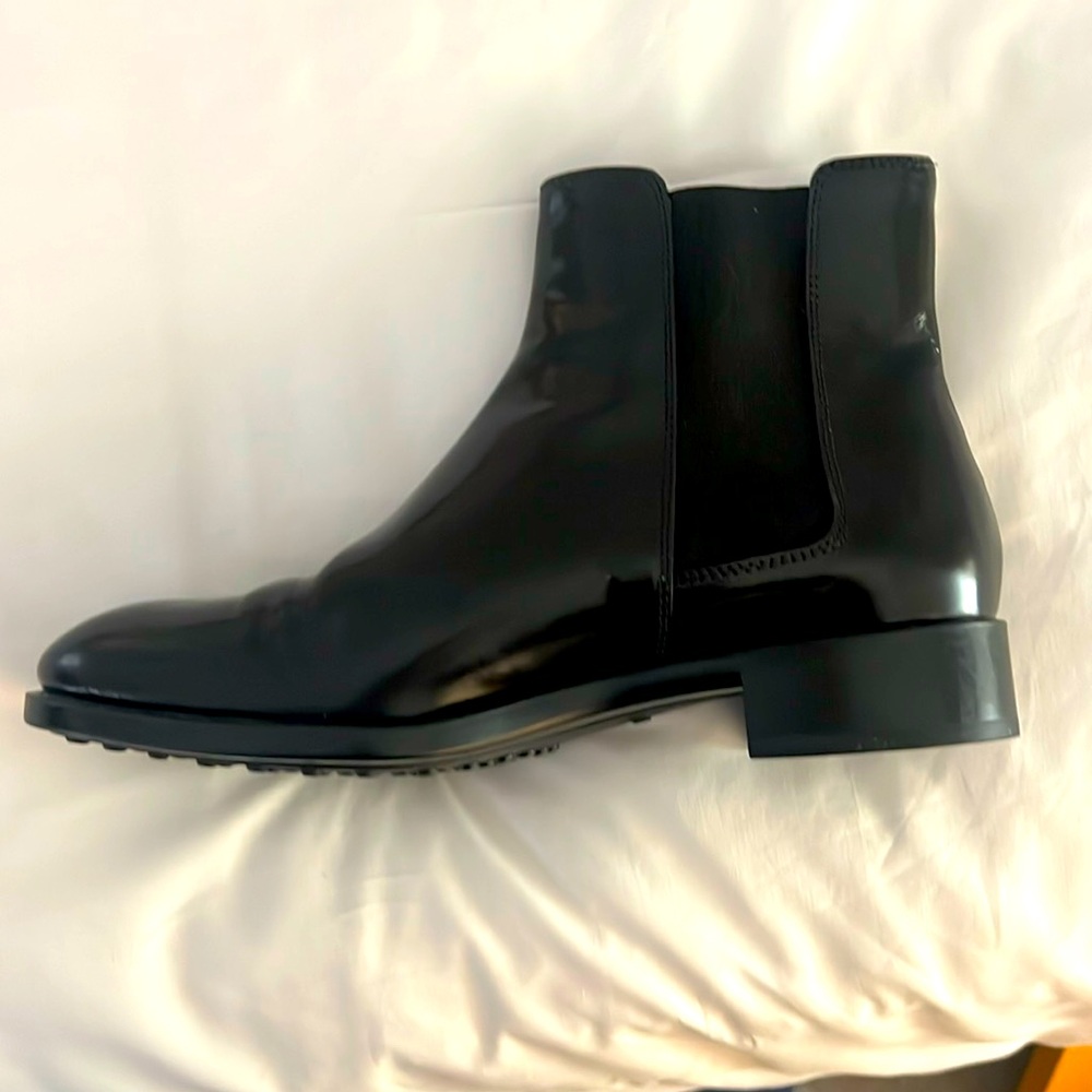 Tod’s polished leather Chelsea boots size 8.5